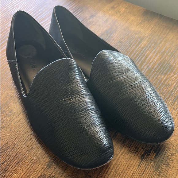 Vince. Shoes Women's Size 6.5 Black - Marley Snakeskin Venetian Loafers‎ - Picture 4 of 14